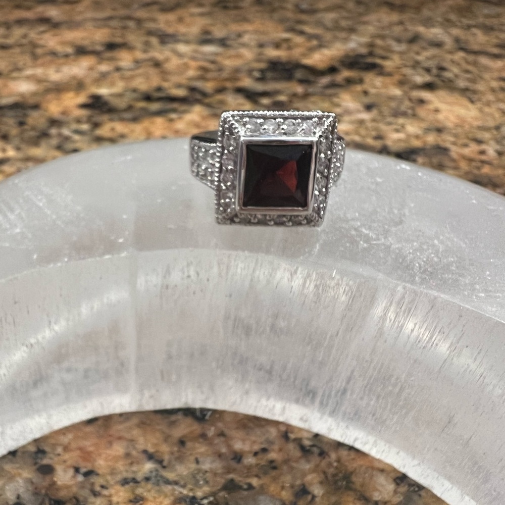 .925 Sterling silver garnet red ring